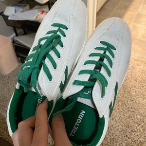 Tretorn sneaker size 7.5